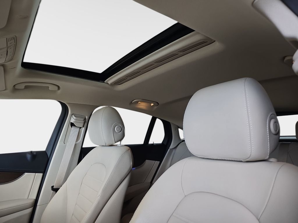 Used 2021  Mercedes-Benz GLC 300 Coupe image 32