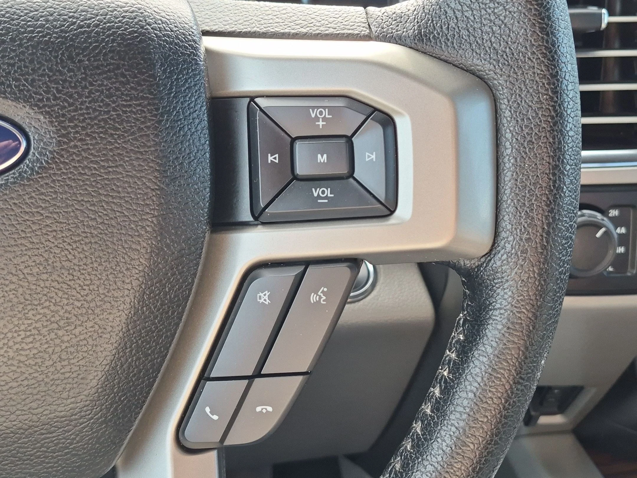 Used 2015 Ingot Silver Ford Lariat image 17