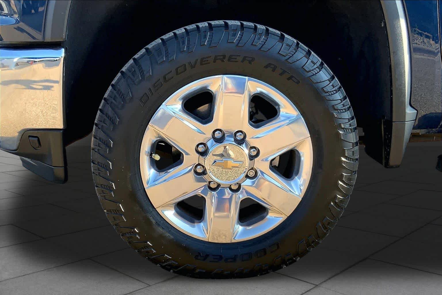 Used 2022 Northsky Blue Metallic Chevrolet LTZ image 11