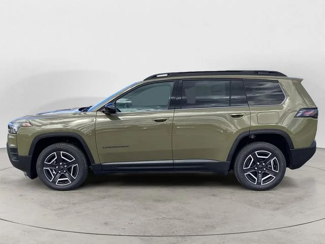 New 2026 41 Jeep LAREDO 4X4 image 2