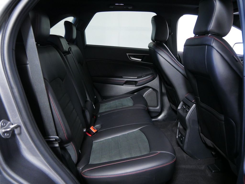 Used 2022 Gray Ford SEL image 11