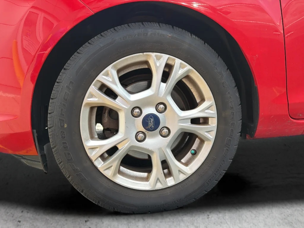 Used 2014  Ford SE image 9