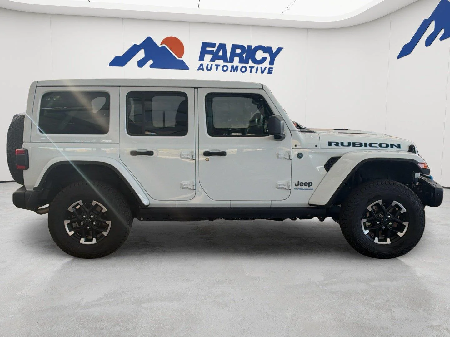 Used 2024 Bright White Clearcoat Jeep Rubicon X image 5