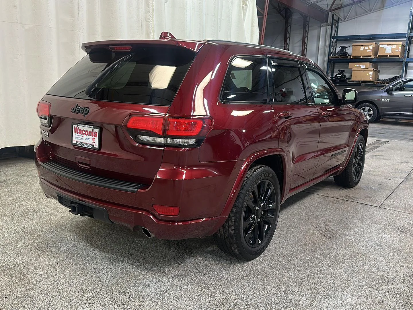 Used 2020 Velvet Red Pearlcoat Jeep Altitude image 5