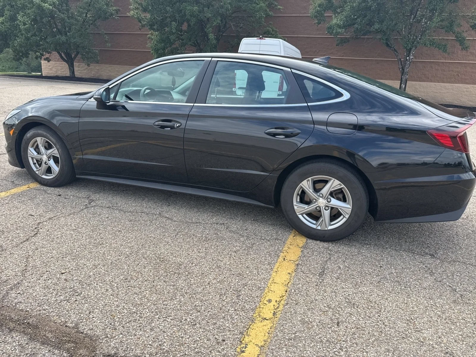 Used 2023 Onyx Black Hyundai SE image 27