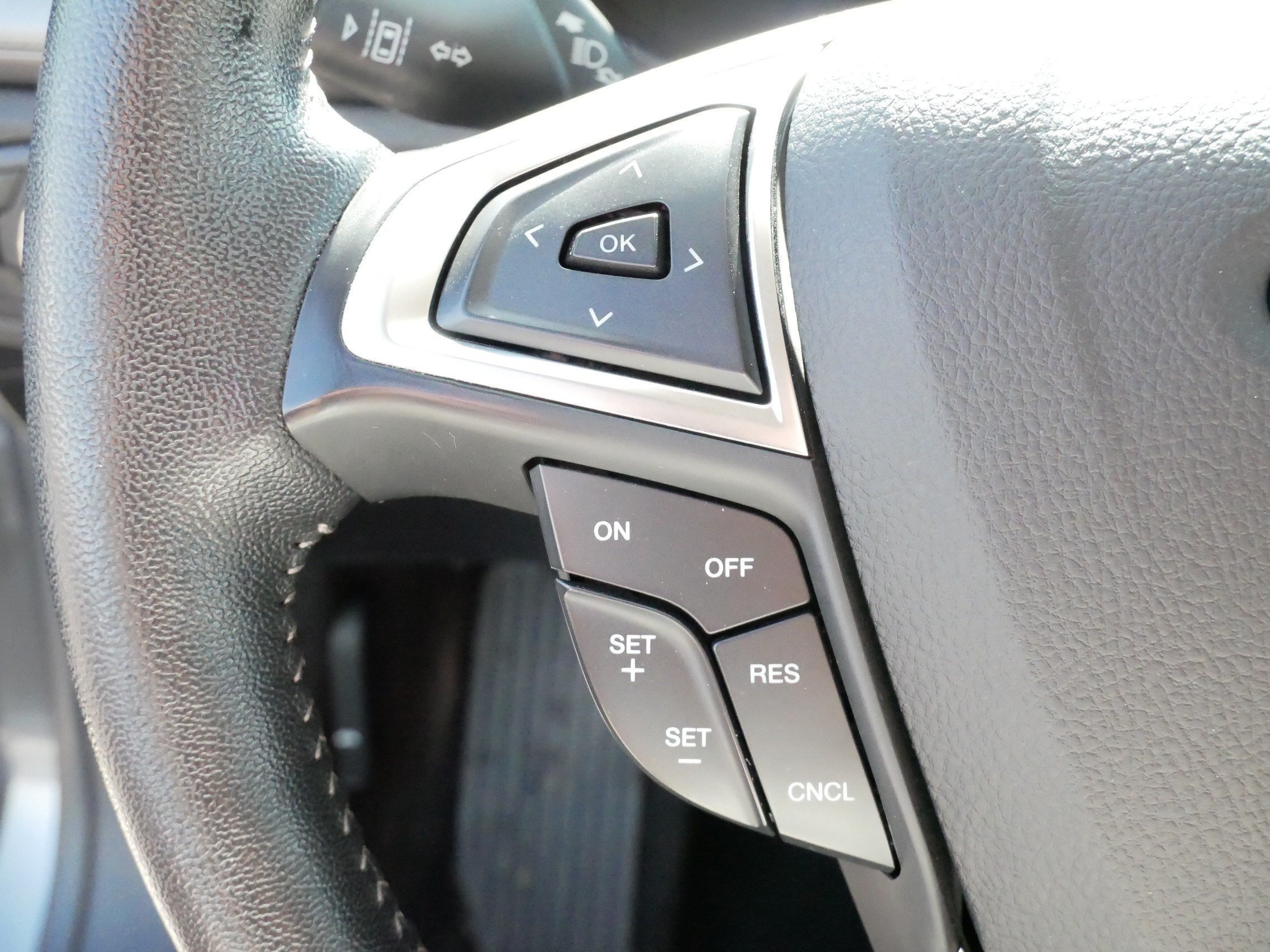 Used 2020 Magnetic Metallic Ford SE image 27