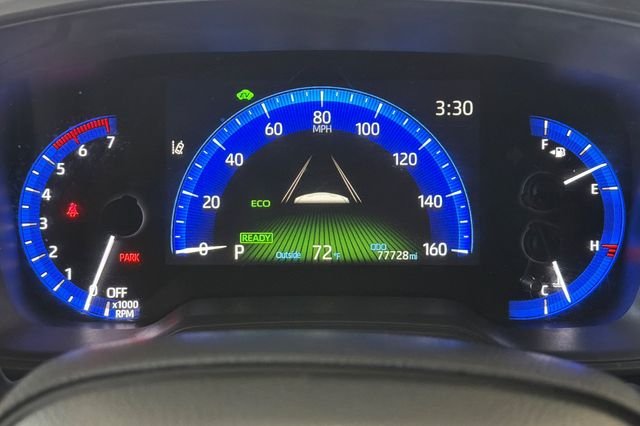 Used 2022 Wind Chill Pearl Toyota LE image 31