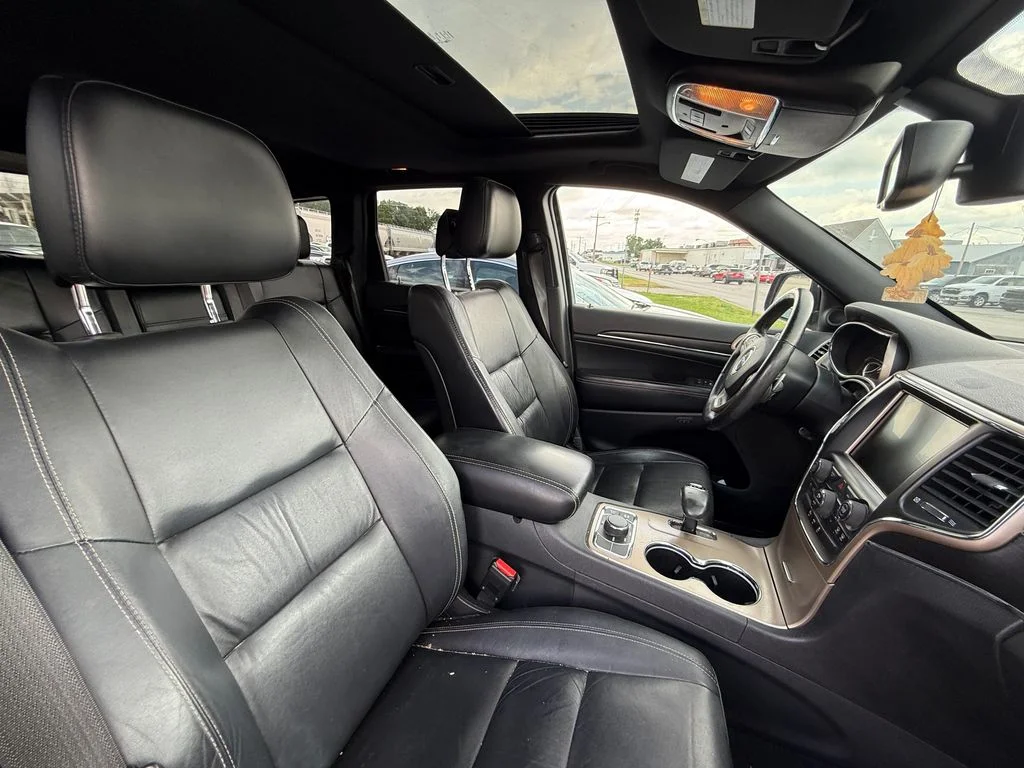 Used 2014 Red Jeep Limited image 9