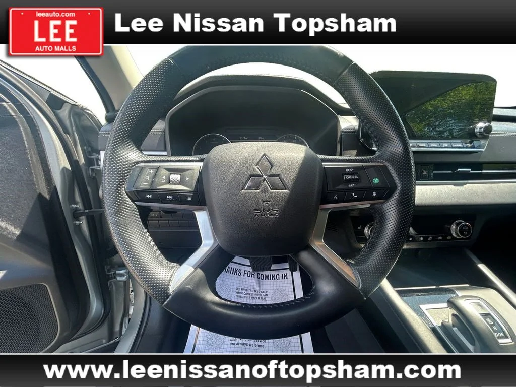 Used 2022 Silver Mitsubishi SE image 13