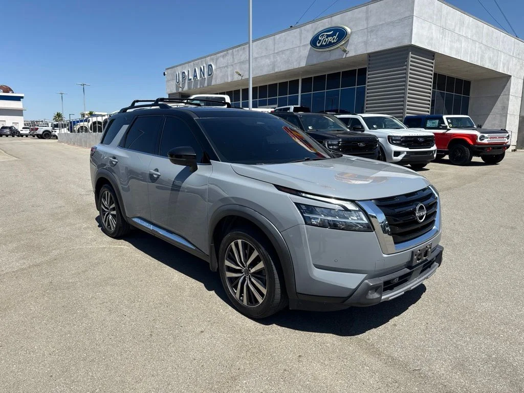 2022 Nissan Pathfinder Platinum 2WD's photo