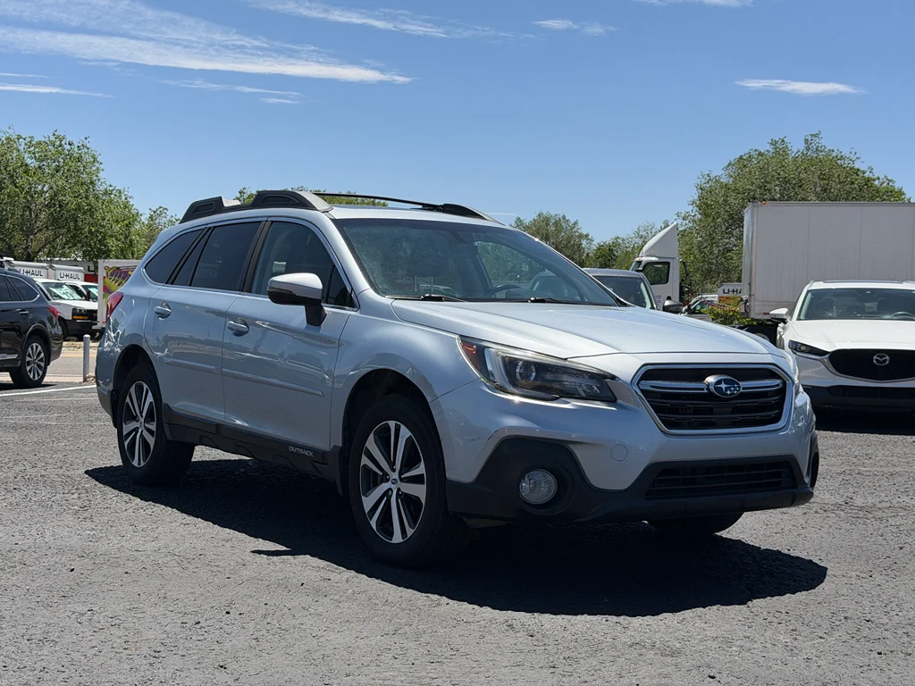 Used 2018 Ice Silver Metallic Subaru Limited image 3