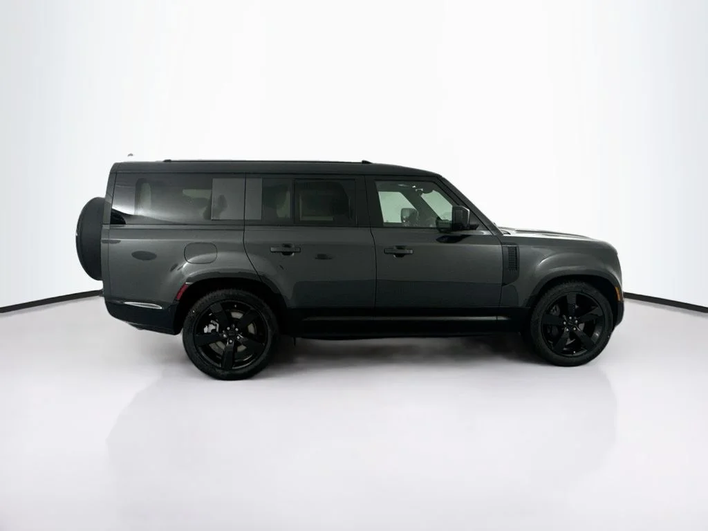 New 2026 Carpathian Grey Land Rover X-Dynamic SE image 4