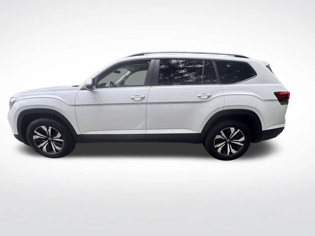 Used 2026 White Volkswagen SE image 2