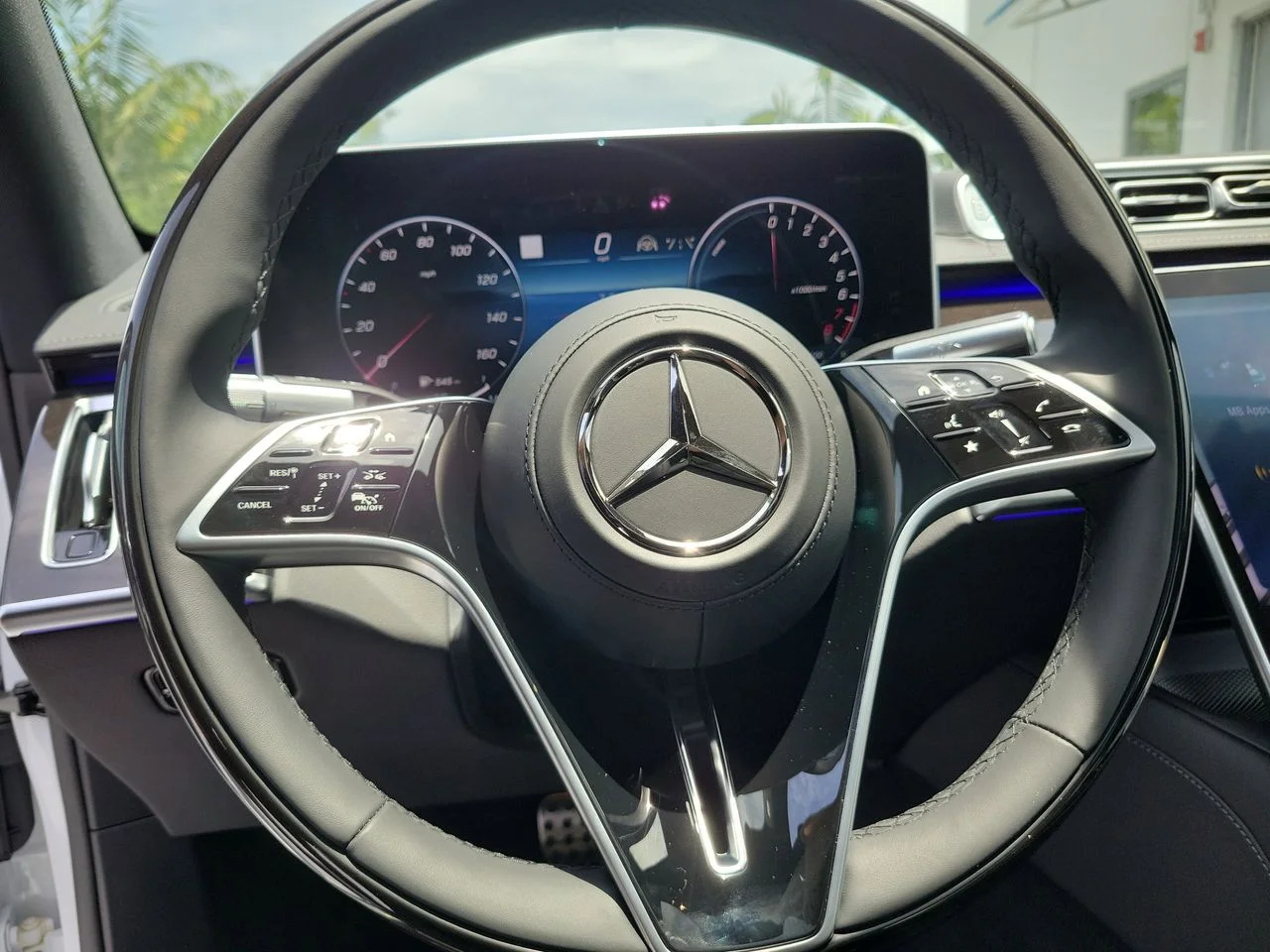New 2026 MANUFAKTUR Moonlight White Metallic Mercedes-Benz S 580 image 28