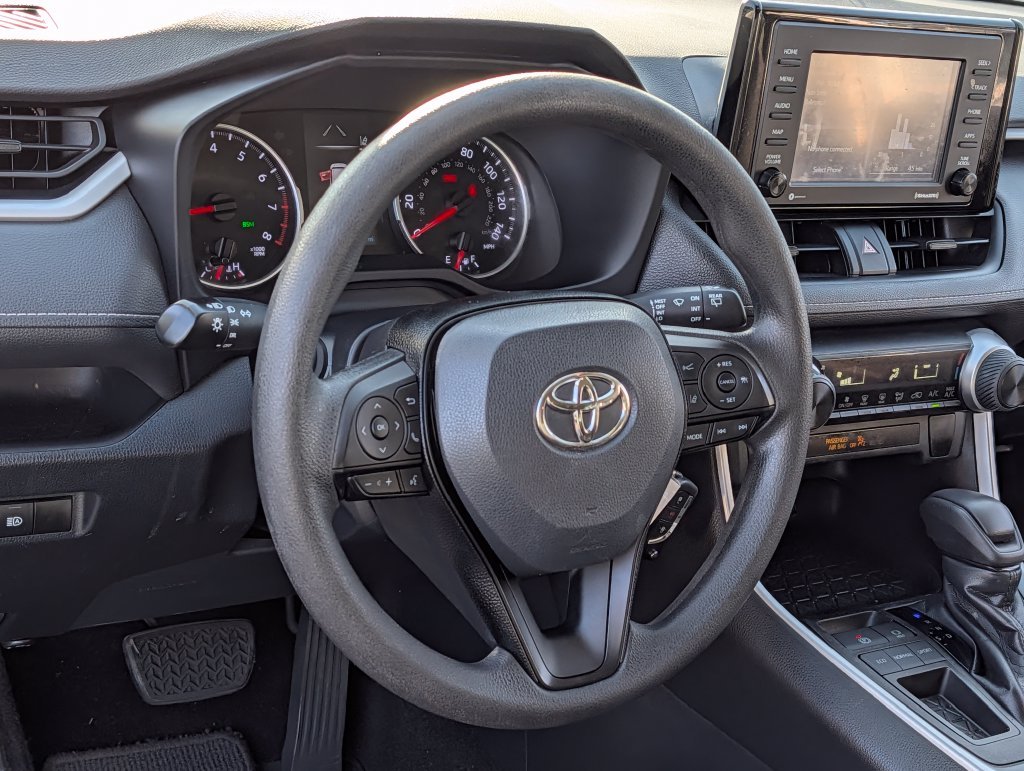 2021 Toyota RAV4 LE - Photo 17