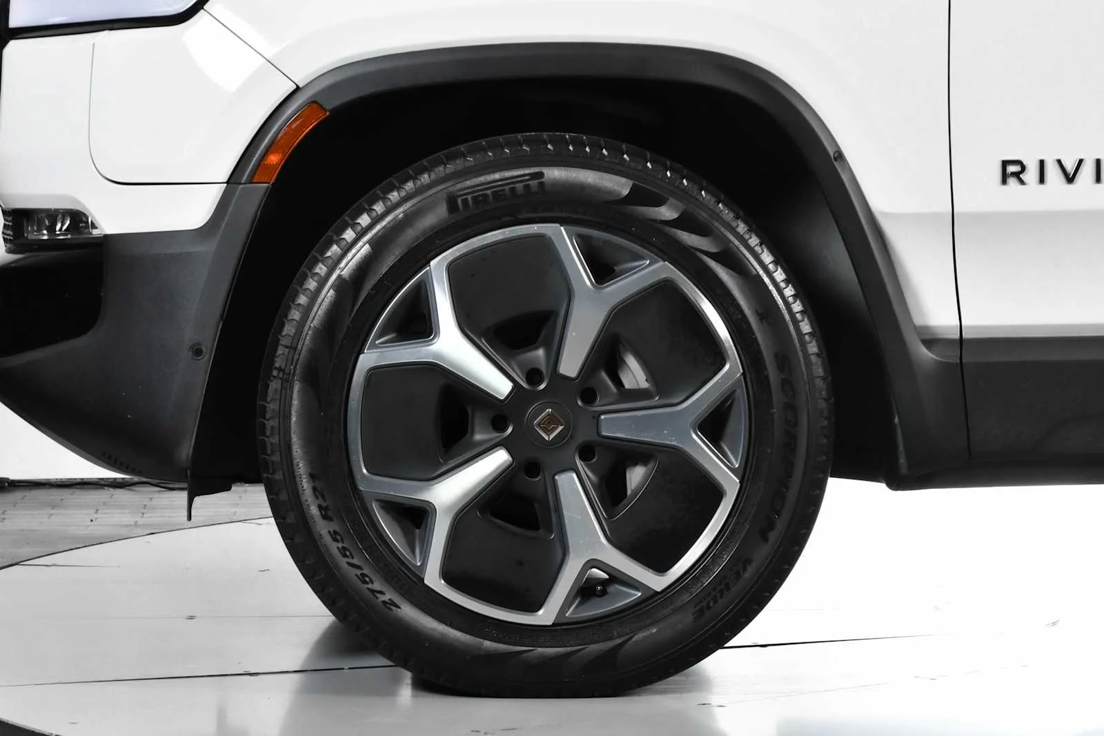 Used 2024 Glacier White Rivian Adventure image 11