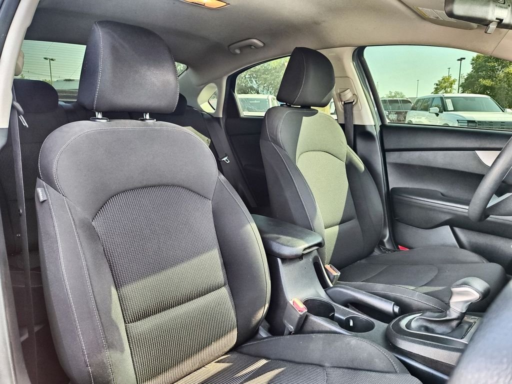 2021 Kia Forte LXS - Photo 24