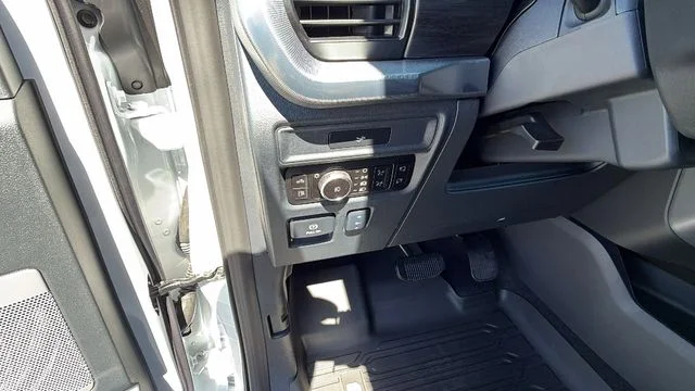 New 2026 Oxford White Ford Lariat® image 33