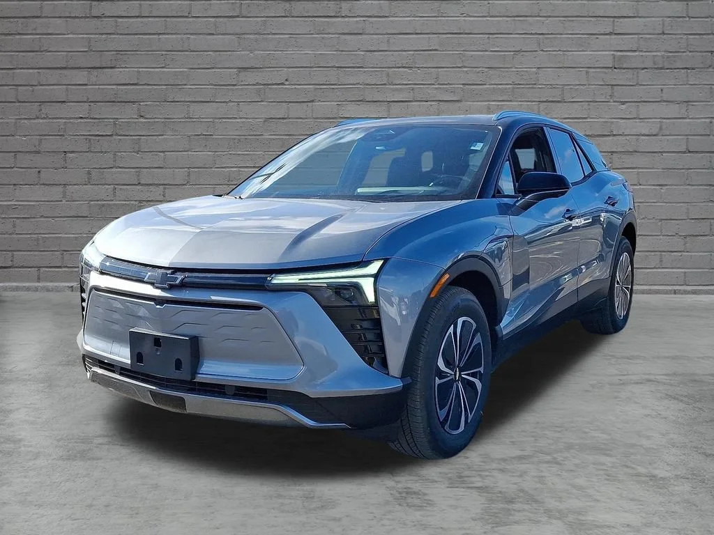 New 2025 Sterling Gray Metallic Chevrolet LT image 3