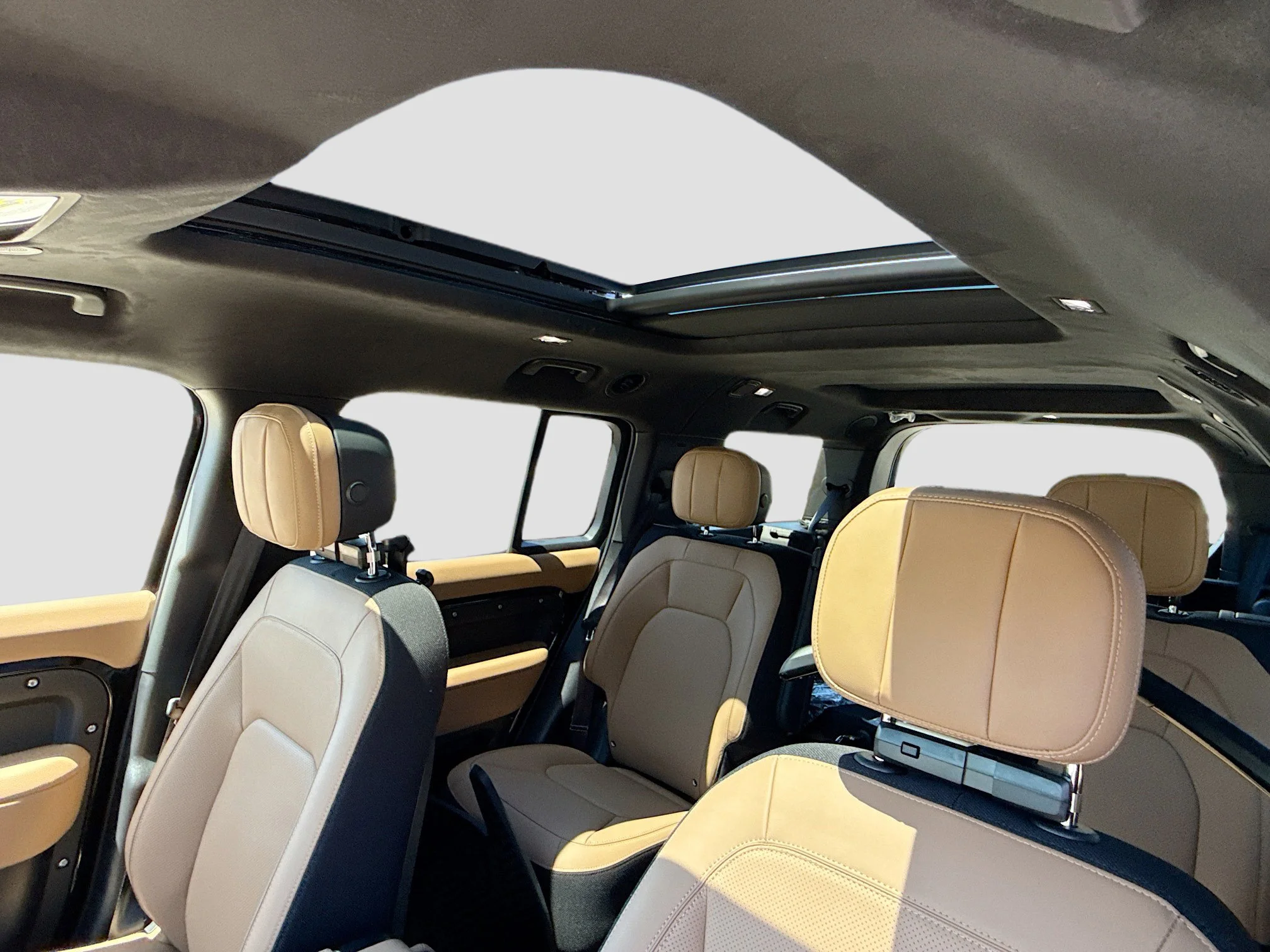 New 2026 Santorini Black Metallic Land Rover X image 26