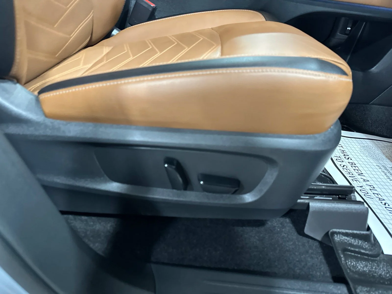 Used 2022 Gray Nissan Platinum image 39