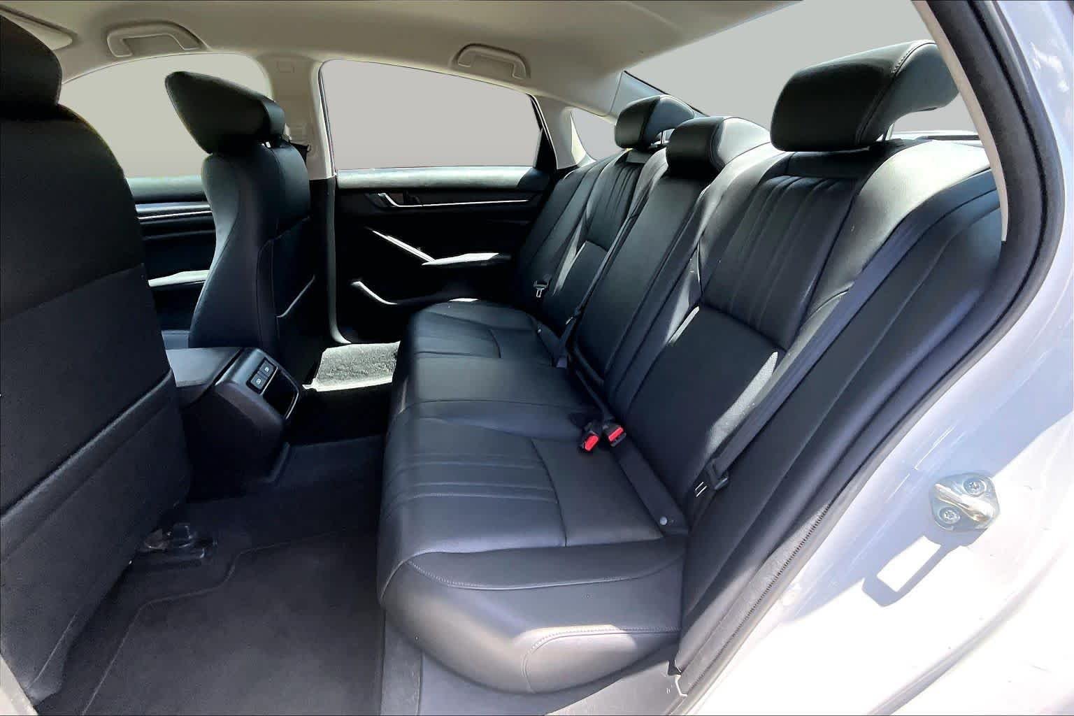 Used 2022 Platinum White Pearl Honda Sport SE image 21