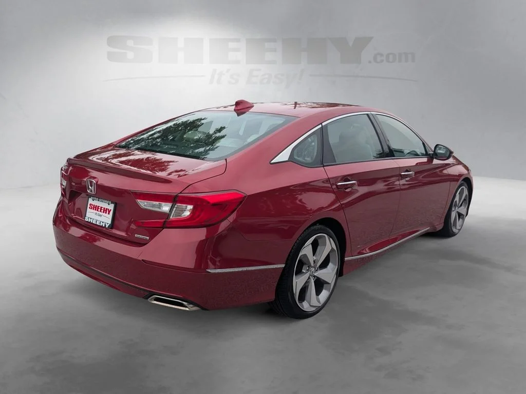 Used 2018 Red Honda Touring image 13