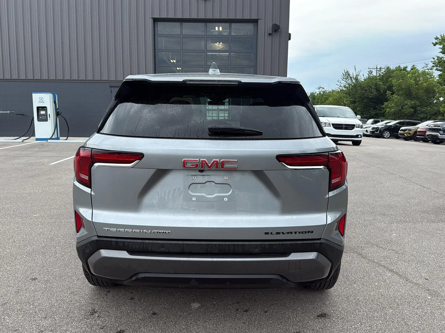 Used 2026 Sterling Metallic GMC AWD Elevation image 4