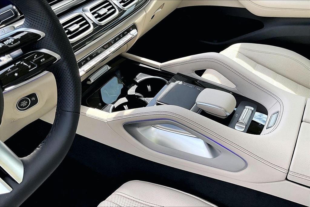 New 2026 MANUFAKTUR Moonlight White Metallic Mercedes-Benz GLS 450 image 8