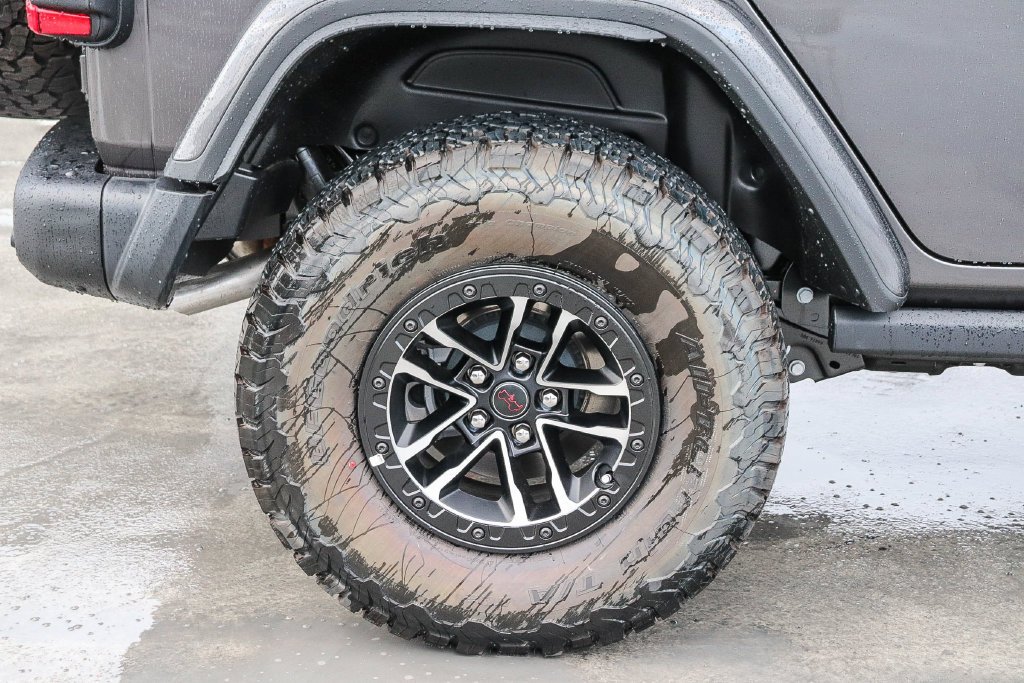 New 2026 Granite Crystal Metallic Clearcoat Jeep Rubicon X image 12