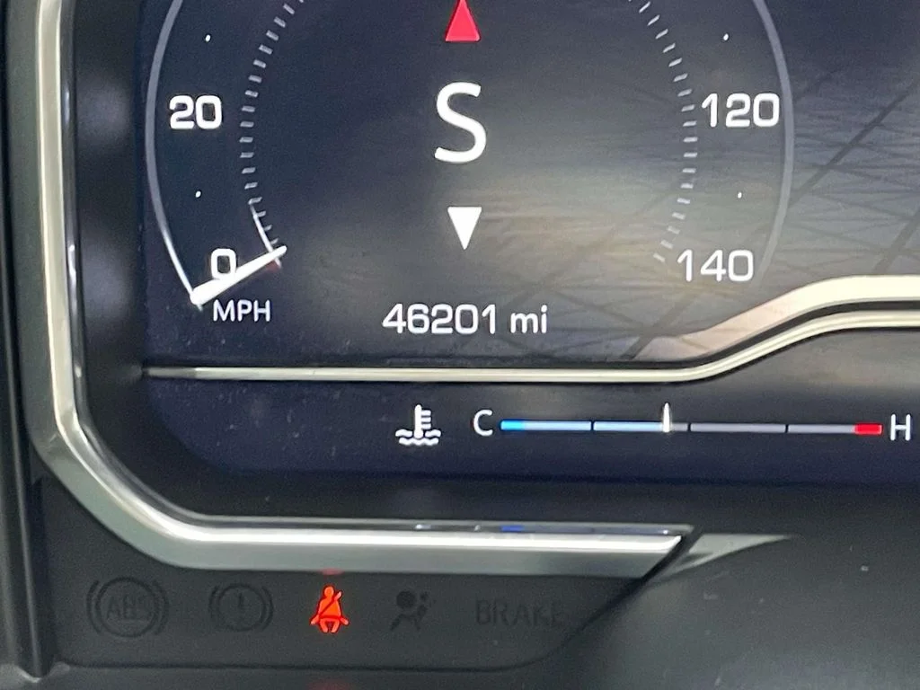 Used 2024 Summit White GMC AT4 image 28
