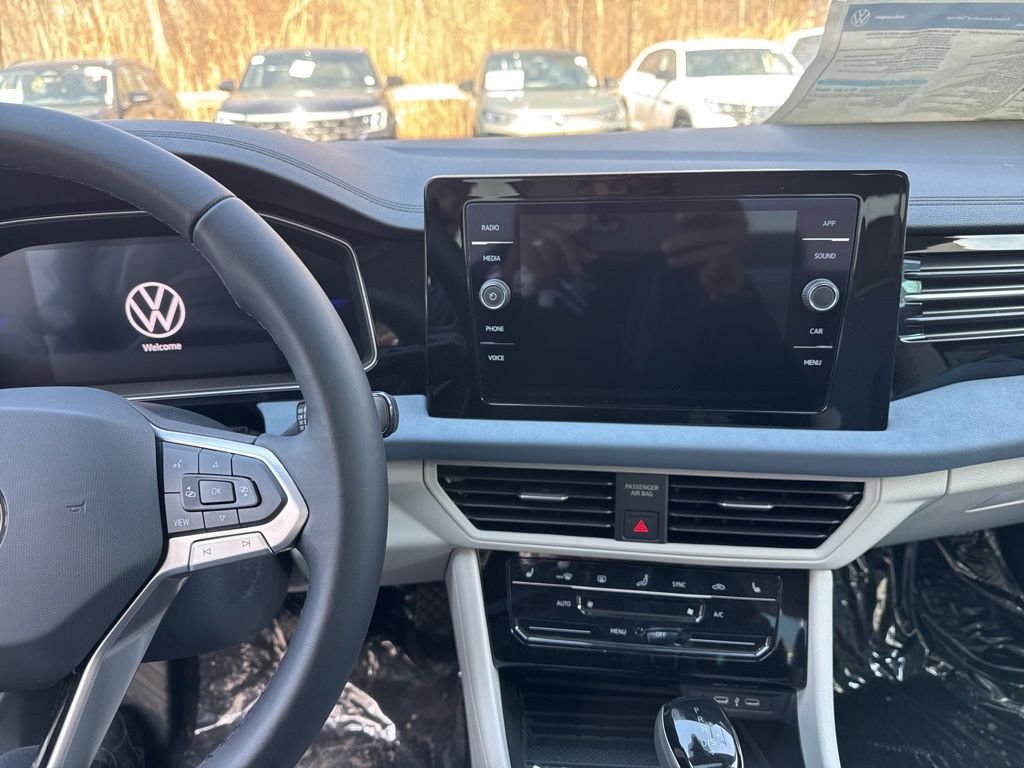 2025 Volkswagen Jetta SE - Photo 24