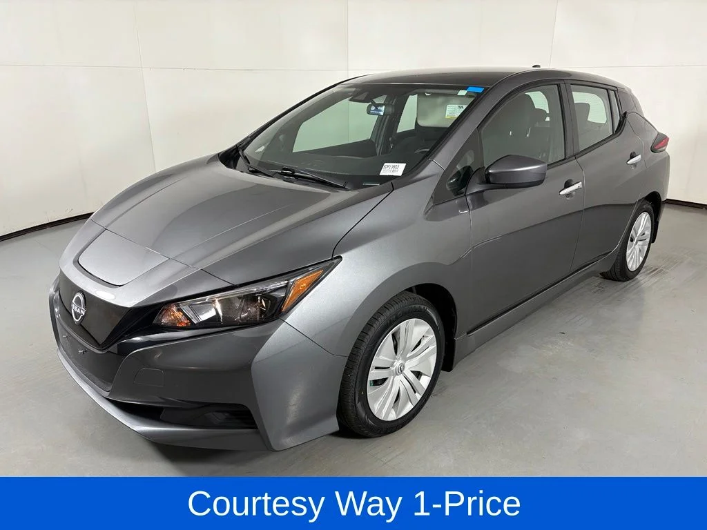 Used 2025 Gray Nissan S image 5
