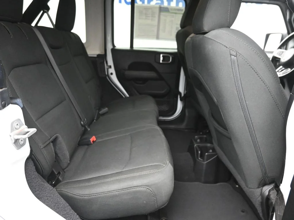 Used 2020 White Jeep Unlimited Sahara image 11