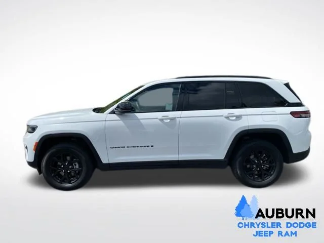 Used 2025 White Jeep Altitude image 4