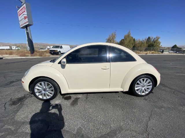 Used 2008 Yellow Volkswagen S image 5