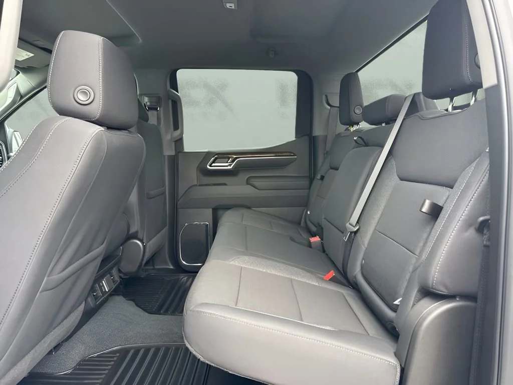Used 2025 Summit White GMC Elevation image 12