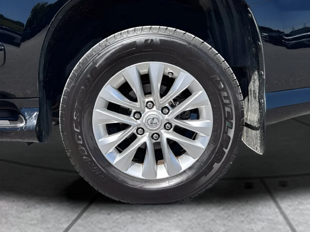 Used 2015 Black Lexus 460 image 32