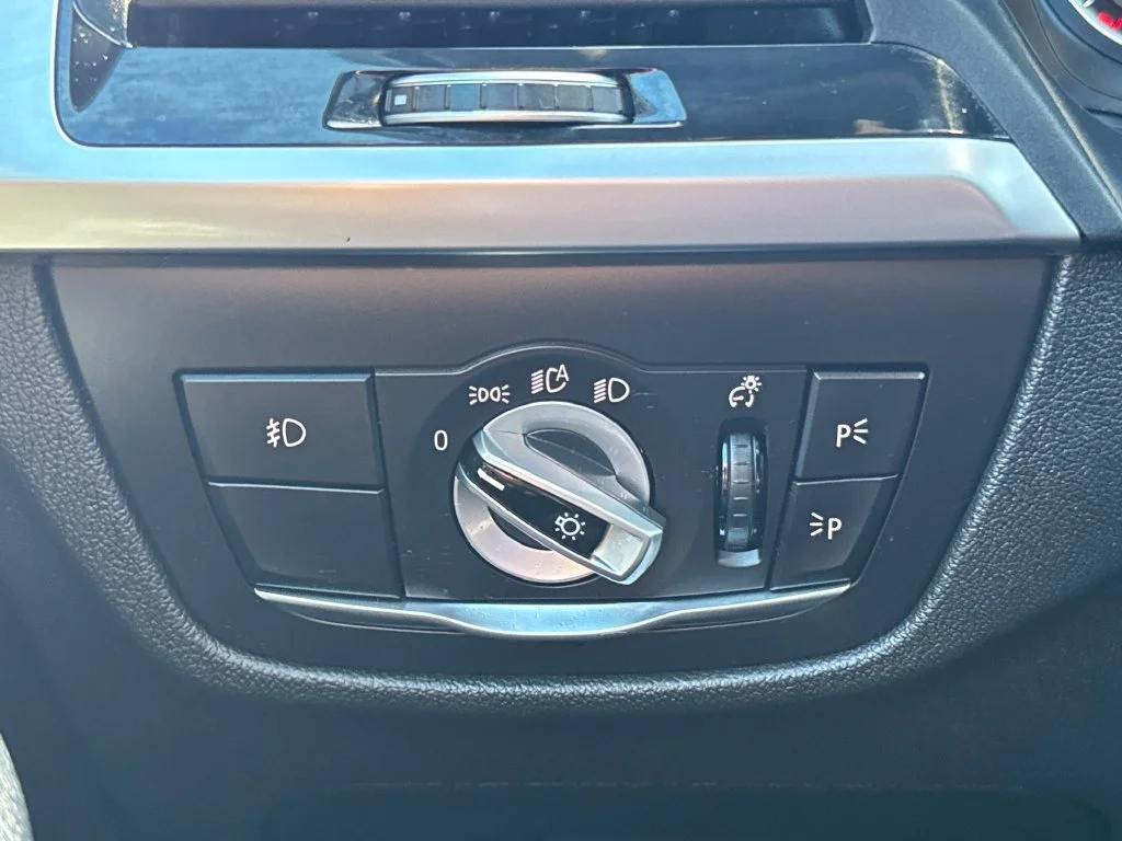 Used 2019 Silver BMW xDrive30i image 31