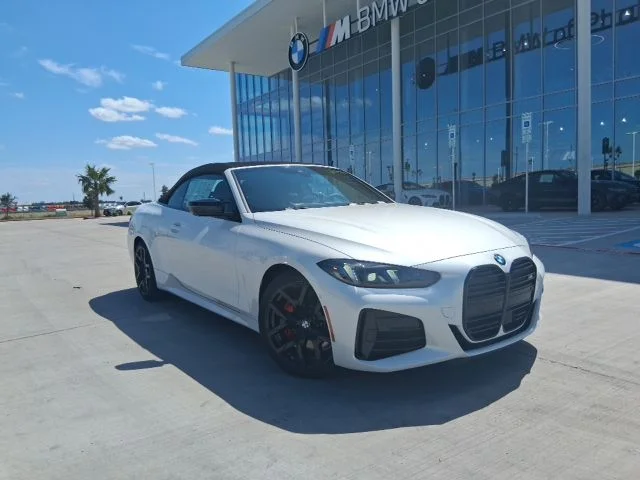 2027 BMW 4 Series M440i Convertible's photo