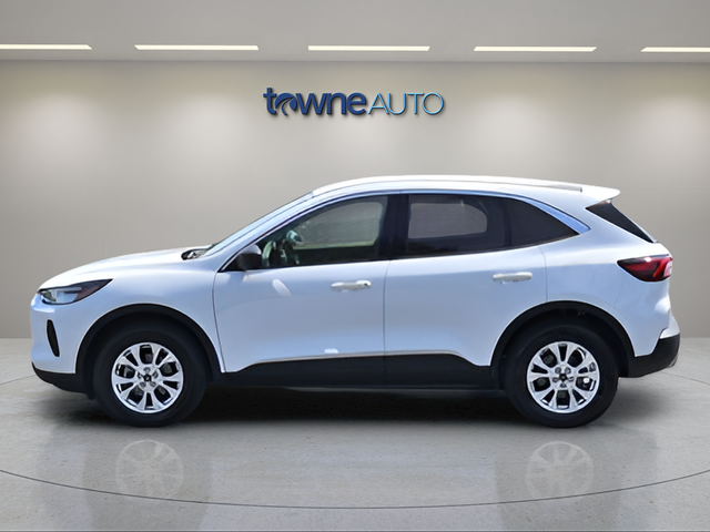 Used 2023 White Ford Active image 4