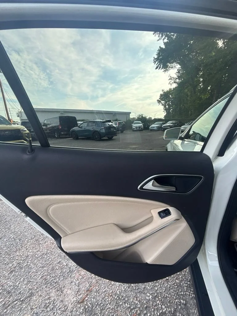 Used 2018  Mercedes-Benz GLA 250 image 15