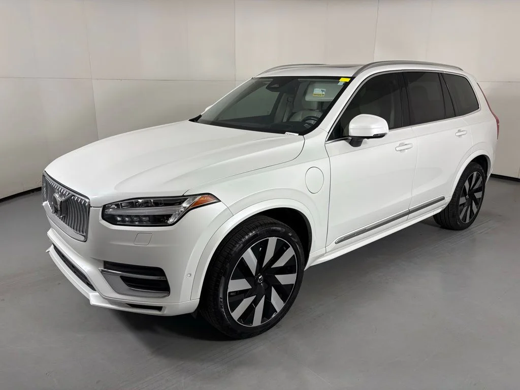 Used 2023 Crystal White Volvo Ultimate image 4