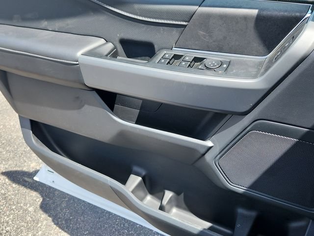 New 2026 Oxford White Ford XLT image 7