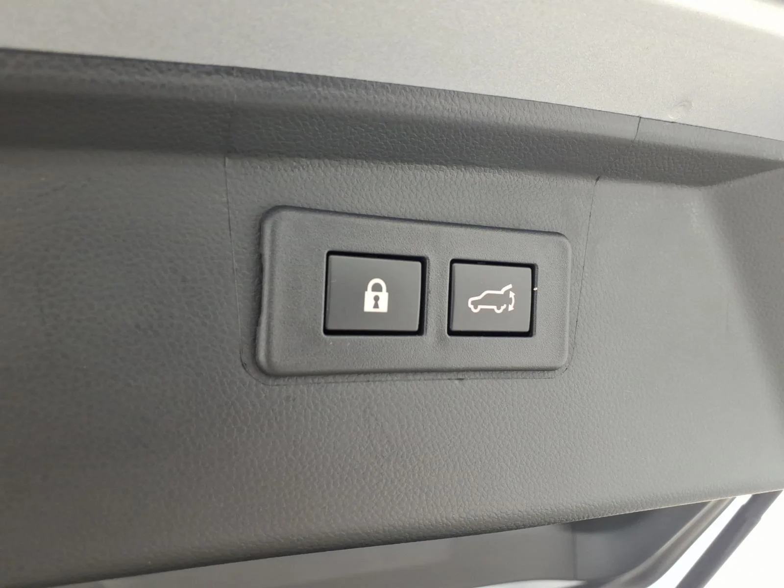 Certified Used 2025 Ice Silver Metallic Subaru Onyx Edition image 35