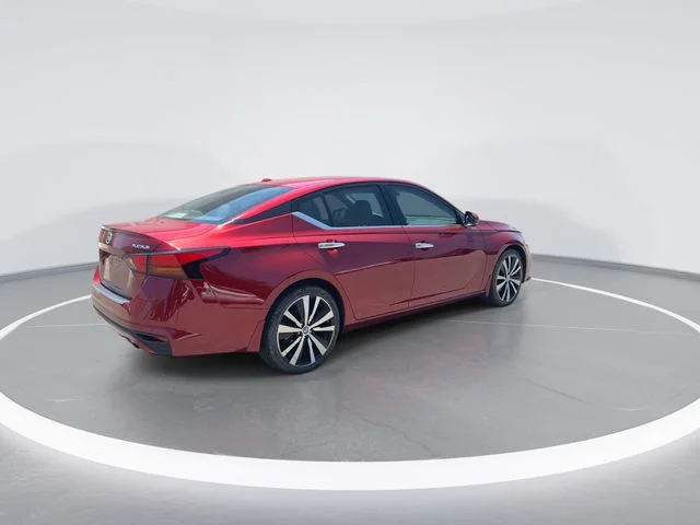 Used 2020 Red Nissan 2.5 Platinum image 8