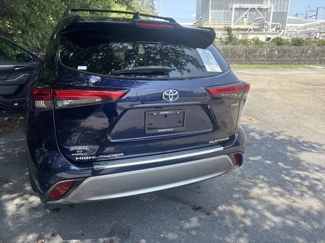 Used 2022  Toyota Platinum image 38