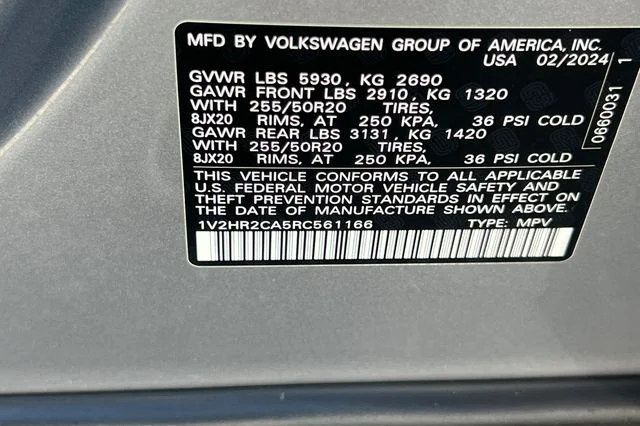Used 2024  Volkswagen 2.0T SE w/Technology image 35
