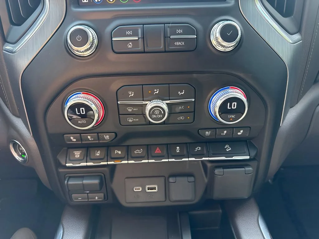 Used 2020 WHITE FROST TRICOAT GMC Denali image 19