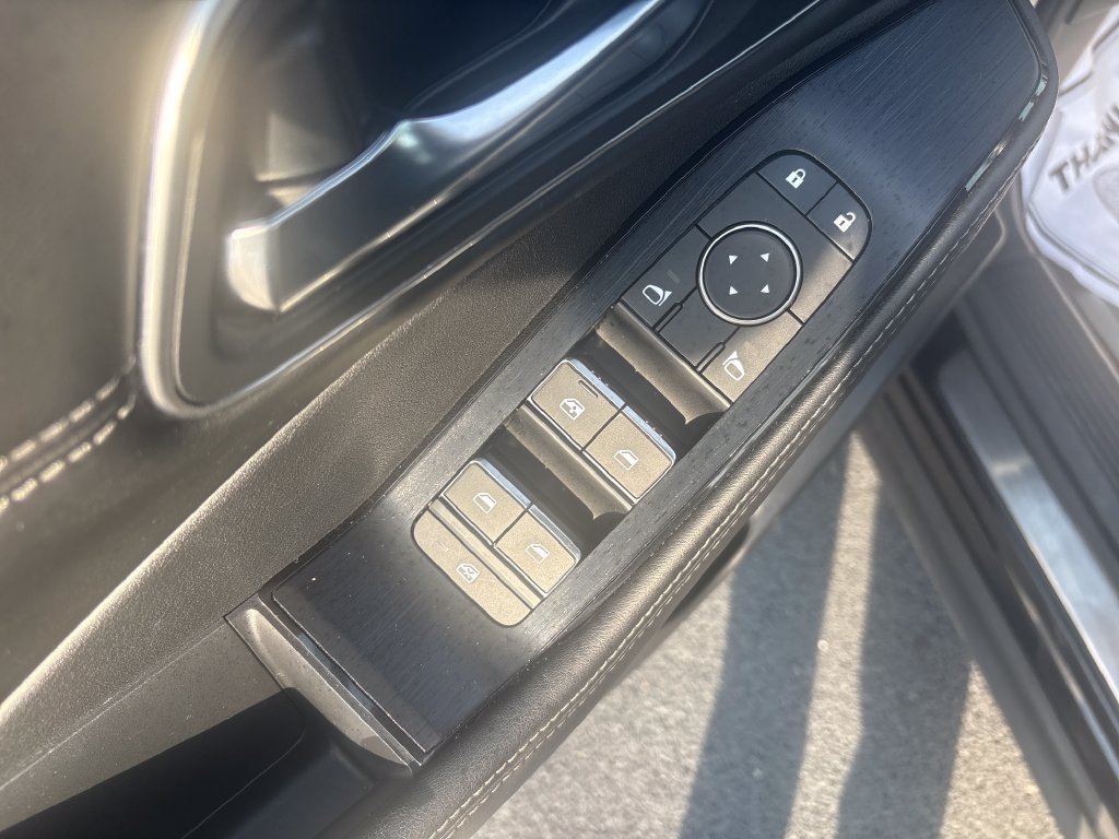 Used 2023 Black Nissan Platinum image 10